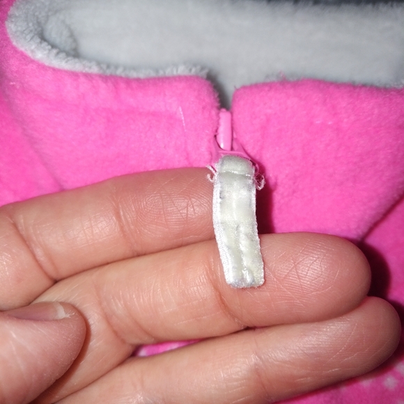 5/$20 Baby girl Carter's vest snowflakes 6 months - Picture 8 of 16